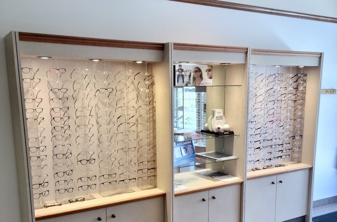 Eyeglass frames selection